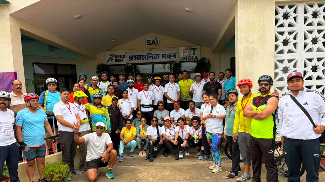 SAI CRC Bhopal organises "Sundays on Cycle" with Art of Living Foundation (Photo: SAI Media) SAI CRC Bhopal organises "Sundays on Cycle" with Art of Living Foundation (Photo: SAI Media)