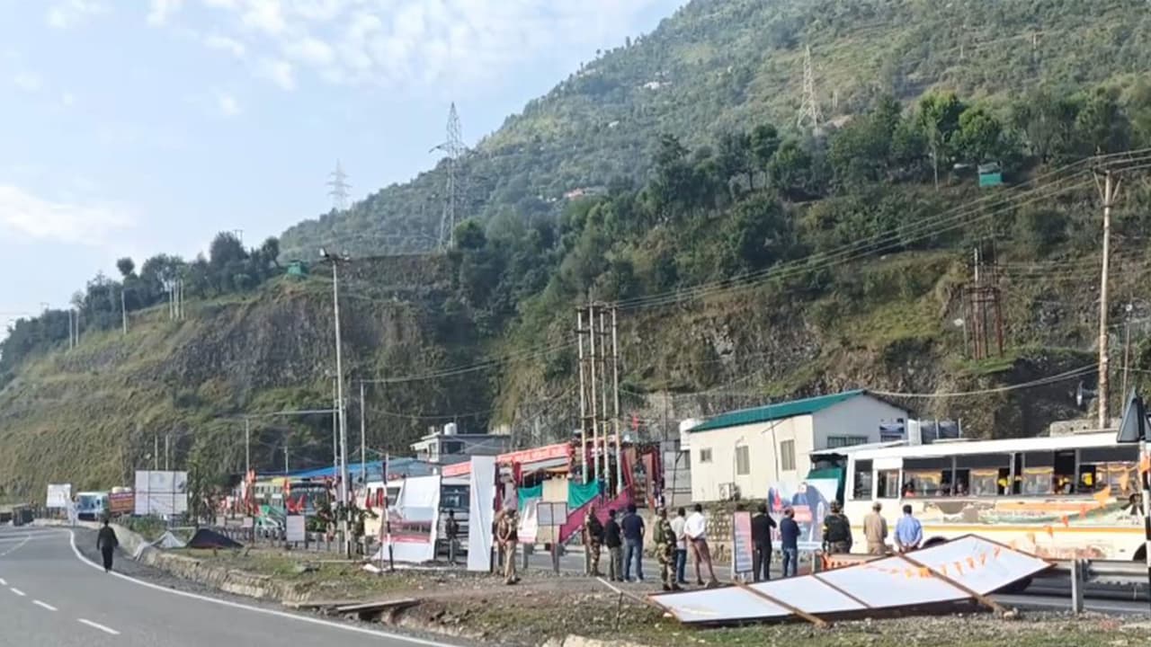 Pilgrims leave Jammu base camp (Photo/ANI) Pilgrims leave Jammu base camp (Photo/ANI)