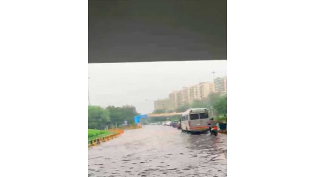 Delhi: Rain lashes several parts of the national capital (Visuals from AIIMS) (Photo/ANI) Delhi: Rain lashes several parts of the national capital (Visuals from AIIMS) (Photo/ANI)