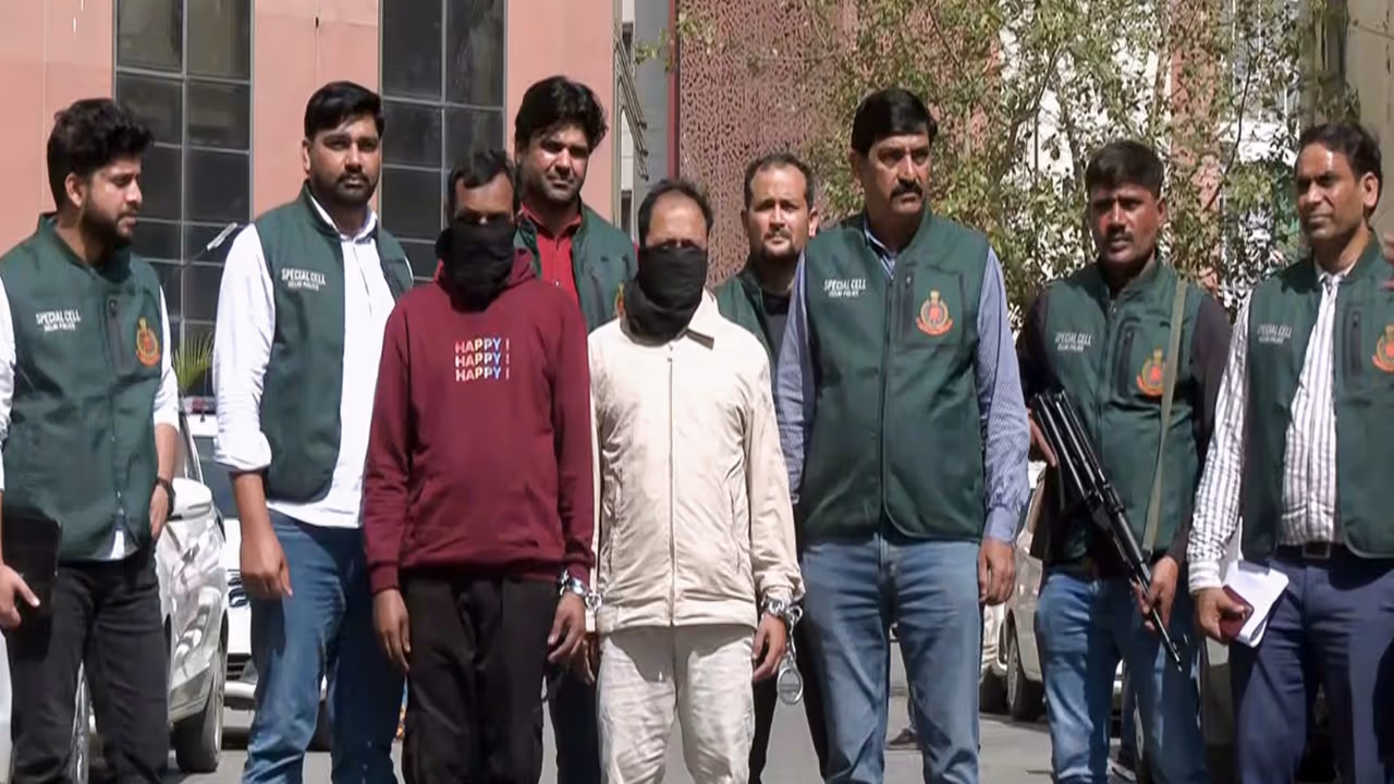 Delhi Police team with two of the arrested accused (Photo/ANI) Delhi Police team with two of the arrested accused (Photo/ANI)