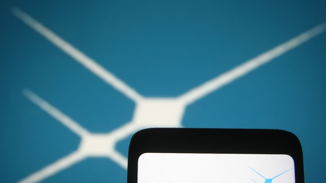 Skyworks Stock Hits 5 Year Low Despite Q1 Earnings Beat As Apple iPhone Business Shrinks: Retail Sentiment Sours Skyworks Stock Hits 5 Year Low Despite Q1 Earnings Beat As Apple iPhone Business Shrinks: Retail Sentiment Sours