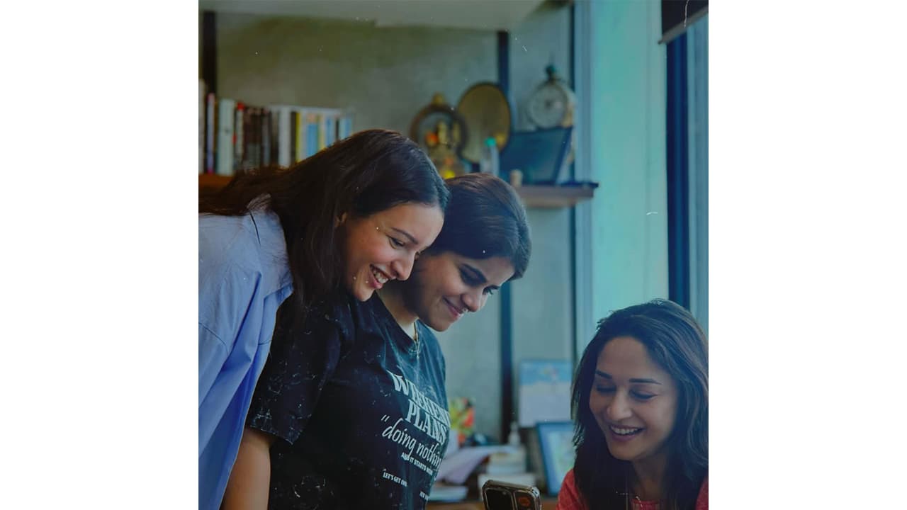 'Maa Behen' sets (Photo/Instagram@sureshtriveni_) 'Maa Behen' sets (Photo/Instagram@sureshtriveni_)