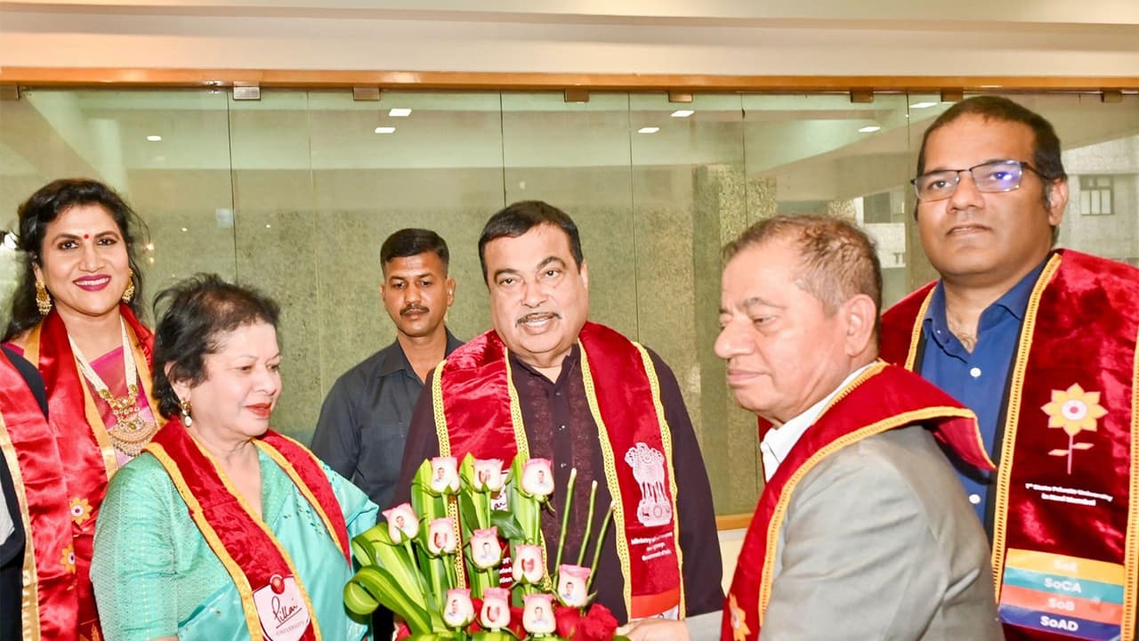 Nitin Gadkari attends degree distribution ceremony (Photo/Pillai Group of Institutions) Nitin Gadkari attends degree distribution ceremony (Photo/Pillai Group of Institutions)