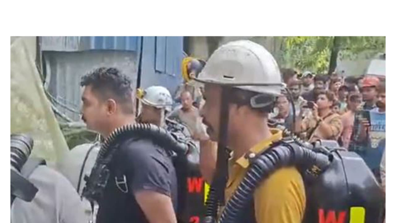 Rescue personnel at the site of the collapse of an underconstruction tunnel in Sikkim (Photo/ANI) Rescue personnel at the site of the collapse of an underconstruction tunnel in Sikkim (Photo/ANI)