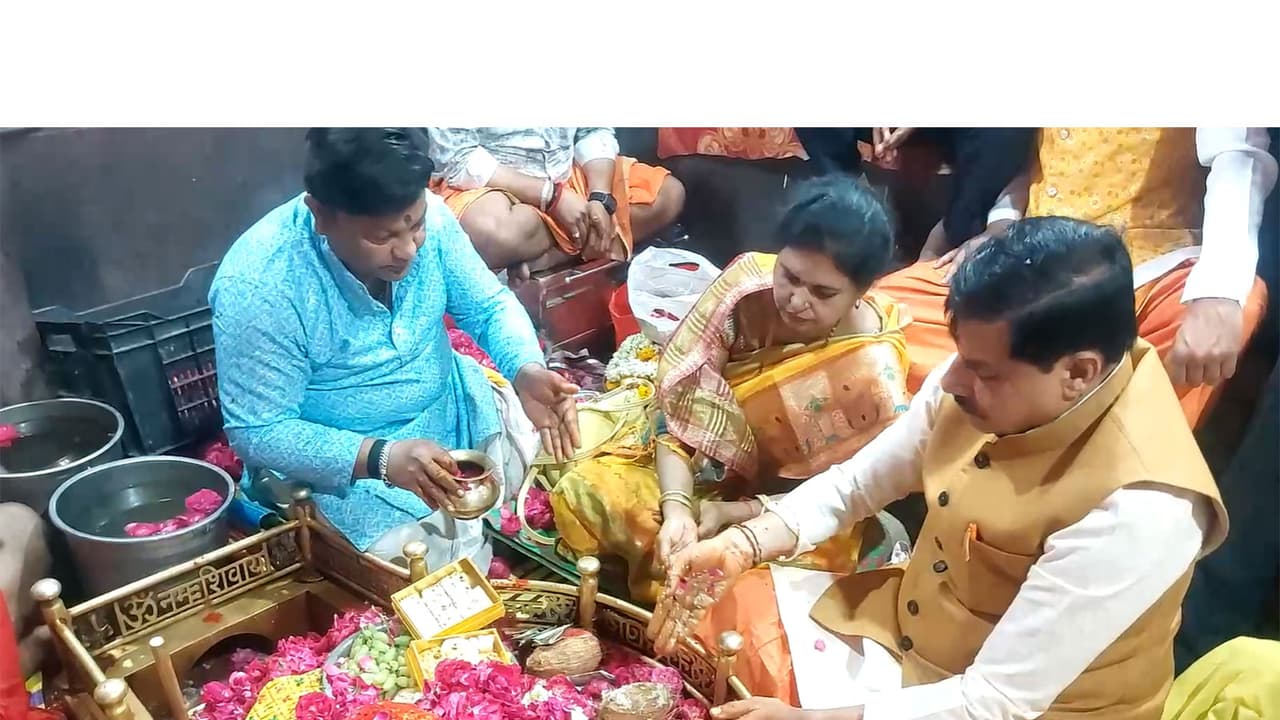 MP CM Mohan Yadav is performing worship rituals along with his wife (Photo/ANI) MP CM Mohan Yadav is performing worship rituals along with his wife (Photo/ANI)