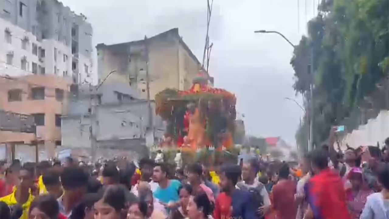 ISKCON Bangladesh organises Rath Yatra Festival in Dhaka (Photo/ANI) ISKCON Bangladesh organises Rath Yatra Festival in Dhaka (Photo/ANI)