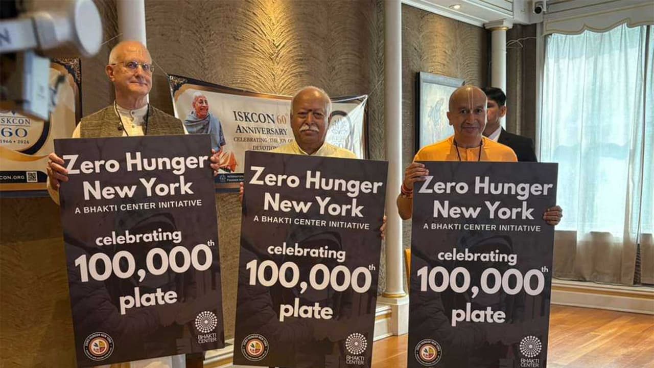 RSS Chief Mohan Bhagwat participates in food distribution initiative for homeless people in New York (Photo/ANI) RSS Chief Mohan Bhagwat participates in food distribution initiative for homeless people in New York (Photo/ANI)