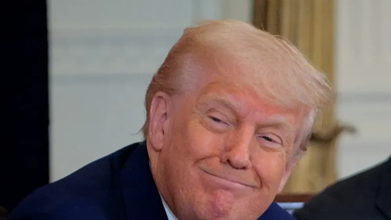https://stocktwits.com/news-articles/markets/equity/trump-agrees-with-elizabeth-warren-on-eliminating-debt-ceiling/chkuNY3RbDI