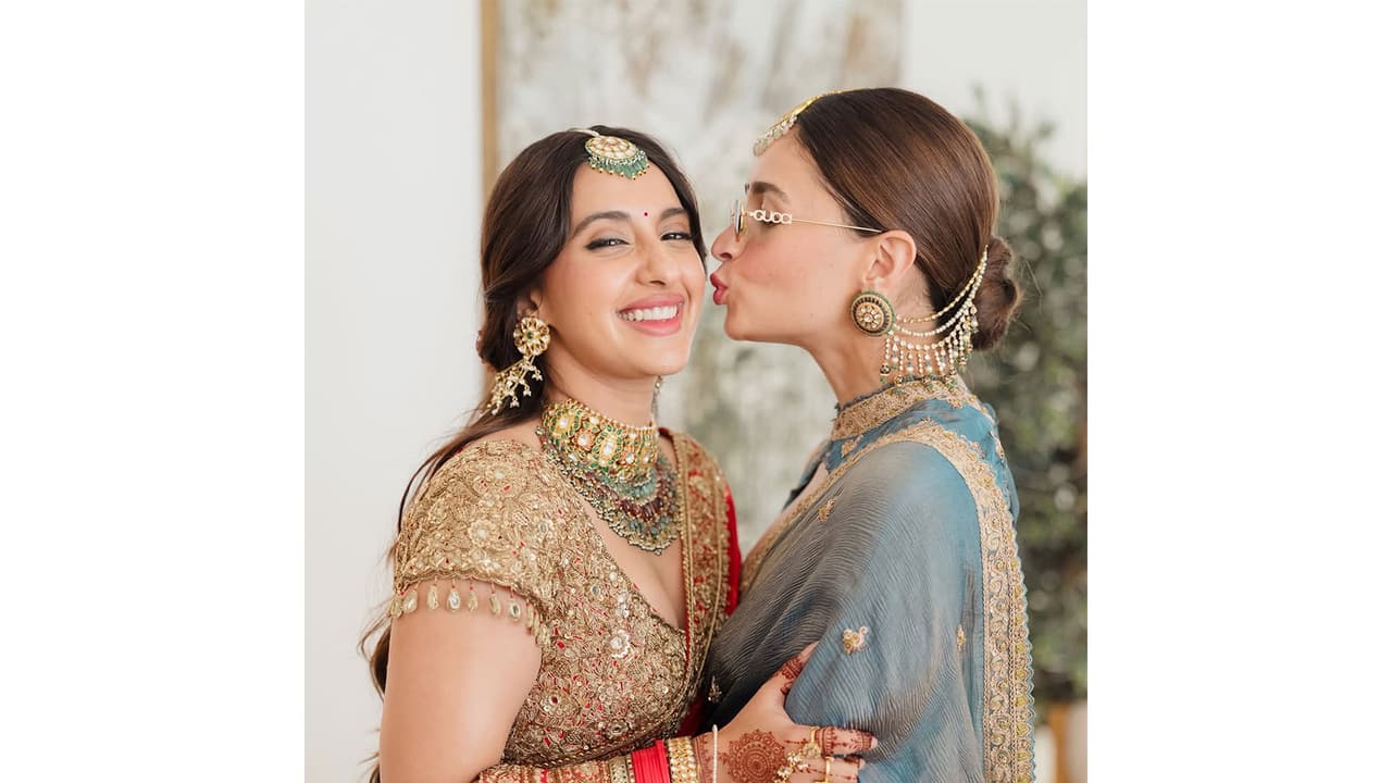 Actors Alia Bhatt and Akansha Ranjan (Image source: Alia's Instagram) Actors Alia Bhatt and Akansha Ranjan (Image source: Alia's Instagram)
