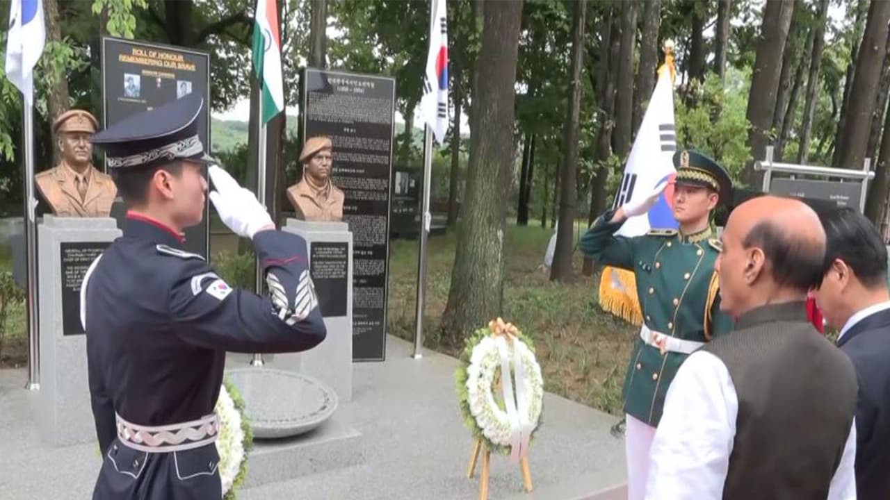 Rajnath Singh pays tribute to Indian Korean War veterans (Photo/ANI) Rajnath Singh pays tribute to Indian Korean War veterans (Photo/ANI)