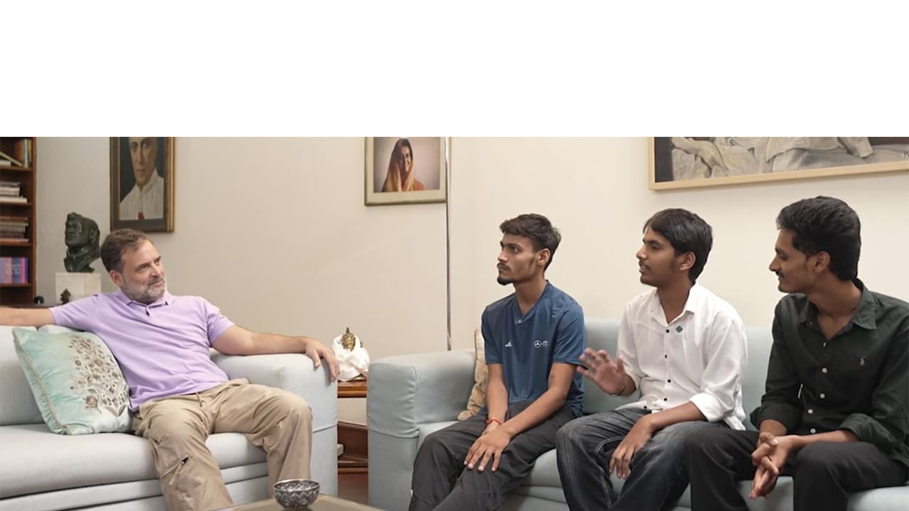 Rahul Gandhi meets and interacts with injured students (Photo: @RahulGandhi) Rahul Gandhi meets and interacts with injured students (Photo: @RahulGandhi)