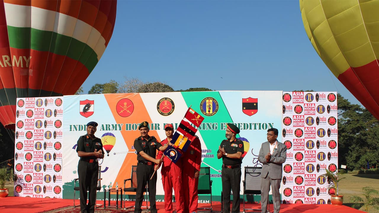 Indian Army’s Hot Air Ballooning (HAB) Expedition formally concluded in Pune (Photo/ANI) Indian Army’s Hot Air Ballooning (HAB) Expedition formally concluded in Pune (Photo/ANI)