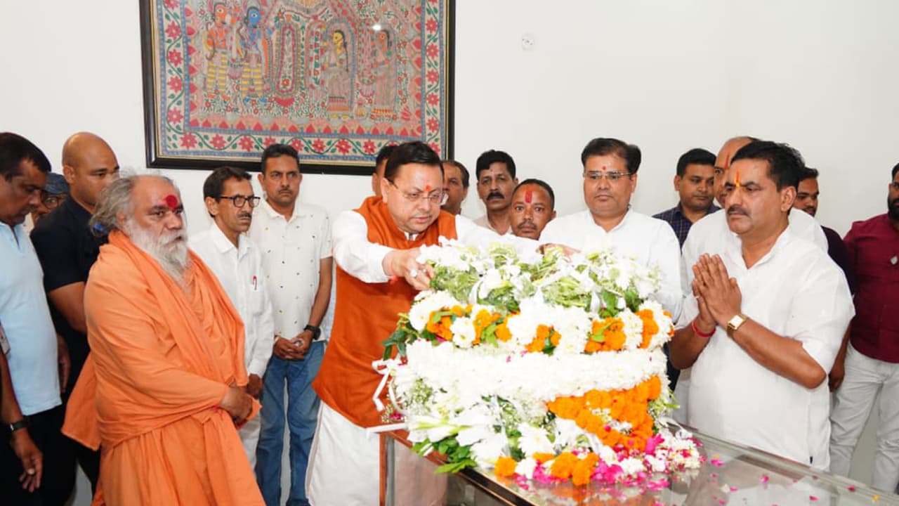 CM Dhami visits residence of former Uttarakhand CM Major General Bhuvan Chandra Khanduri (Photo ANI) CM Dhami visits residence of former Uttarakhand CM Major General Bhuvan Chandra Khanduri (Photo ANI)