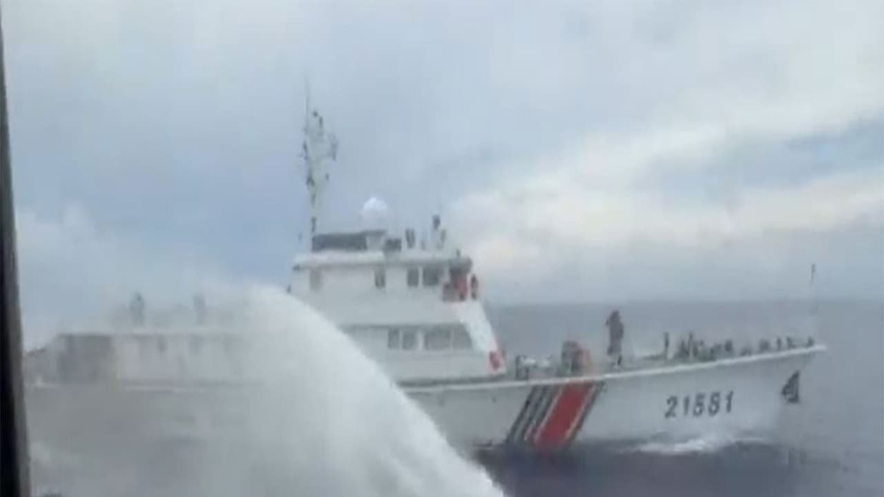 China Coast Guard using water cannons against Philippine vessels (Photo/X@jaytaryela) China Coast Guard using water cannons against Philippine vessels (Photo/X@jaytaryela)