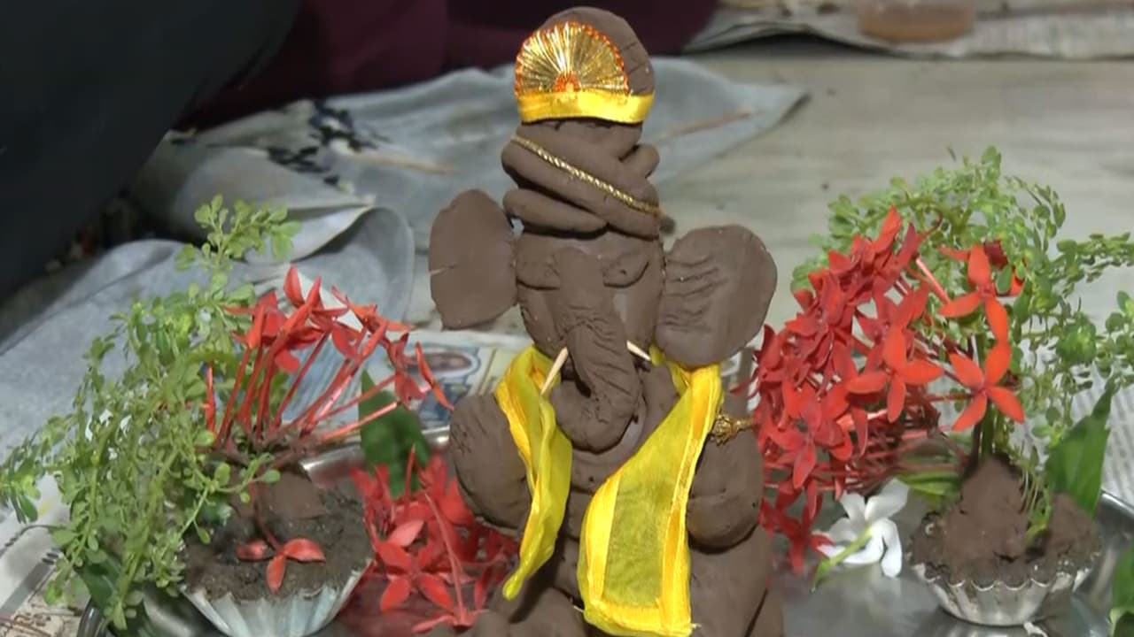 Rajkot hosts eco friendly clay Ganpati workshop (Photo/ANI) Rajkot hosts eco friendly clay Ganpati workshop (Photo/ANI)