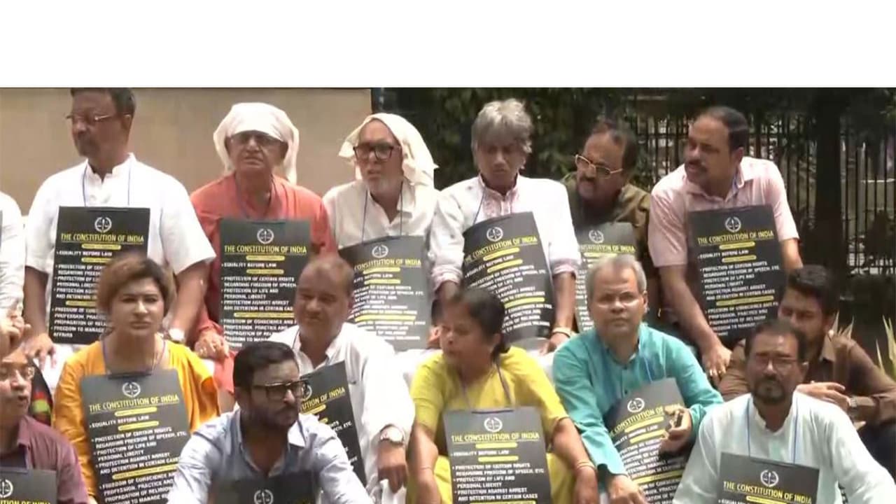 TMC leaders protest outside the West Bengal Legislative Assembly (Photo/ANI) TMC leaders protest outside the West Bengal Legislative Assembly (Photo/ANI)