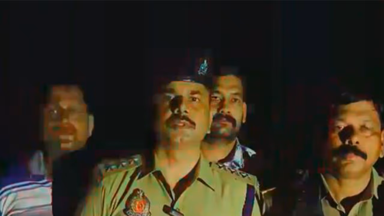 Kaushambi Circle Officer Saurabh Samant (Photo/X/@kaushambipolice) Kaushambi Circle Officer Saurabh Samant (Photo/X/@kaushambipolice)