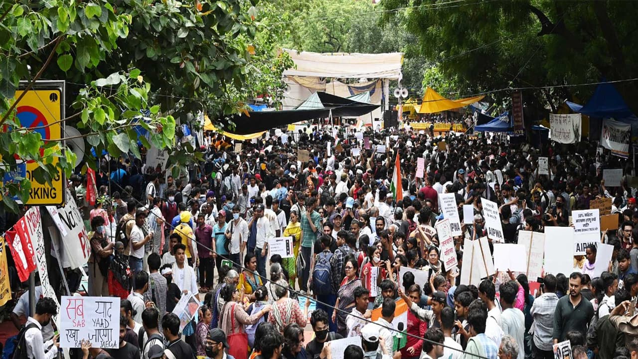 Hundreds of students protest at Jantar Mantar (Photo/ANI) Hundreds of students protest at Jantar Mantar (Photo/ANI)