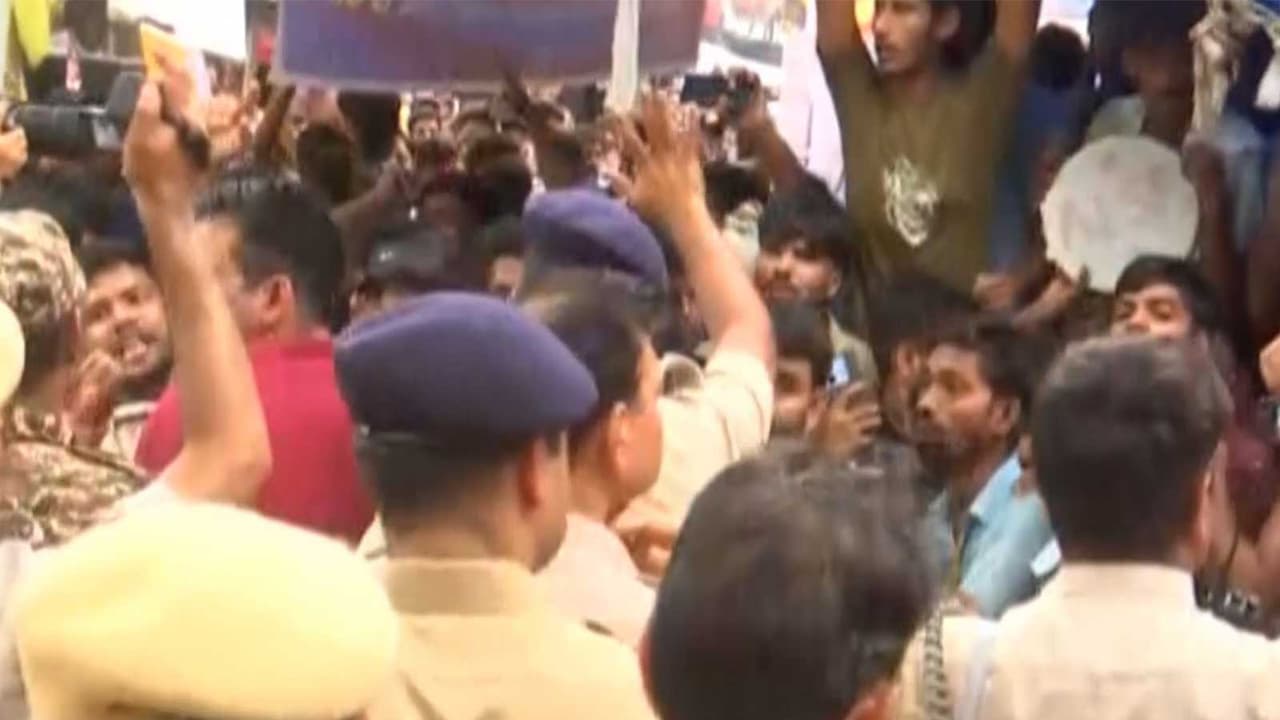 CJP activists protest Police action at Jantar Mantar (Photo/ANI) CJP activists protest Police action at Jantar Mantar (Photo/ANI)