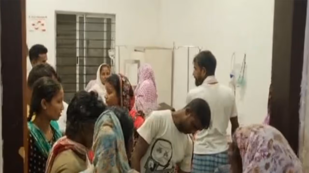 Injured taken to hospital after the boat collison (Photo/ANI) Injured taken to hospital after the boat collison (Photo/ANI)