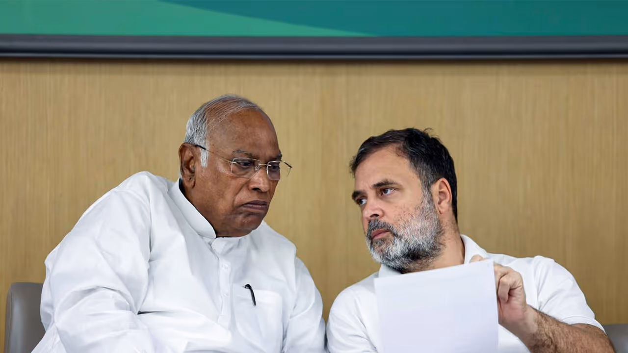 Congress President and Rajya Sabha LoP Mallikarjun Kharge and Lok Sabha LoP Rahul Gandhi (File photo/ANI) Congress President and Rajya Sabha LoP Mallikarjun Kharge and Lok Sabha LoP Rahul Gandhi (File photo/ANI)