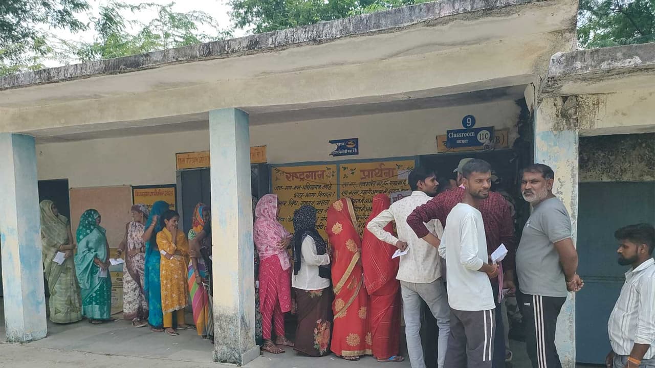 People queued up to exercise their franchise in Datia (Photo/ANI) People queued up to exercise their franchise in Datia (Photo/ANI)