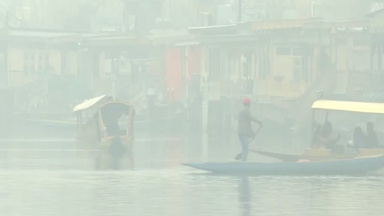Cold wave continues in the Kashmir Valley (Photo/ANI)