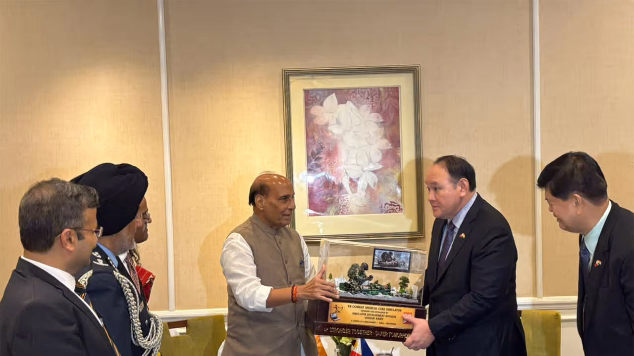 Defence Minister Rajnath Singh Gifts Replica of Combat Medical Care Simulator to Philippine Secretary of National Defence Gilberto C Teodoro Jr (Photo/ANI) Defence Minister Rajnath Singh Gifts Replica of Combat Medical Care Simulator to Philippine Secretary of National Defence Gilberto C Teodoro Jr (Photo/ANI)
