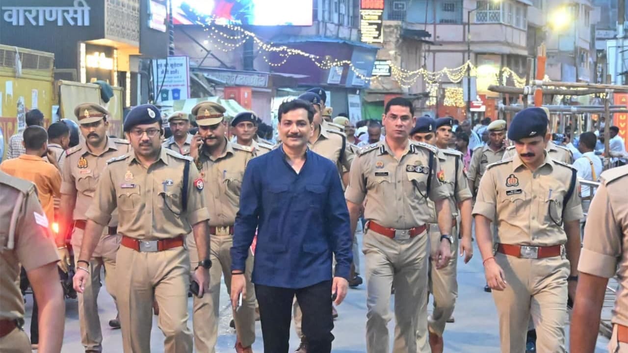 Varanasi Police Commissioner Mohit Agarwal reviews security and crowd management arrangements (Photo/Varanasi Police) Varanasi Police Commissioner Mohit Agarwal reviews security and crowd management arrangements (Photo/Varanasi Police)