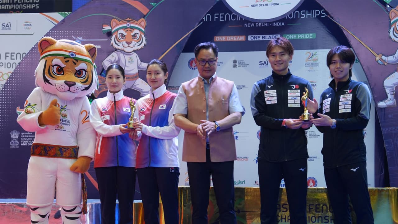 Korea's women's epee title winning team and Japan's men's foil title winning team. (Photo: SAI Media) Korea's women's epee title winning team and Japan's men's foil title winning team. (Photo: SAI Media)