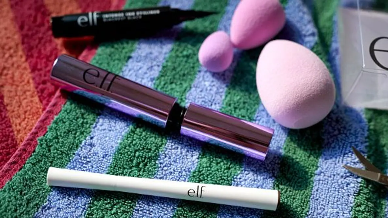 https://stocktwits.com/news articles/markets/equity/elf stock gets 115 target from b riley as rhode builds momentum ahead of europe launch/cZtYlB5RBPJ https://stocktwits.com/news articles/markets/equity/elf stock gets 115 target from b riley as rhode builds momentum ahead of europe launch/cZtYlB5RBPJ