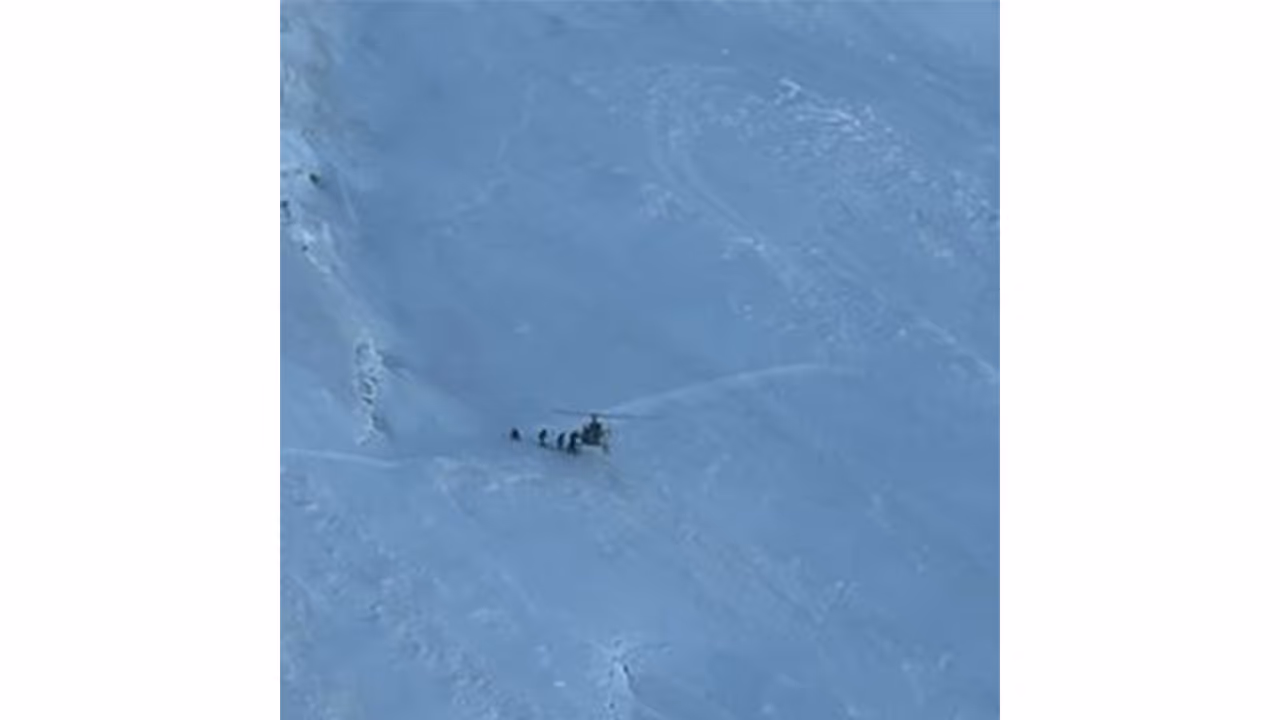 Indian Army execute daring high altitude rescue near Nun Kun Pass (Photo/ Fire and Fury Corps, Indian Army) Indian Army execute daring high altitude rescue near Nun Kun Pass (Photo/ Fire and Fury Corps, Indian Army)