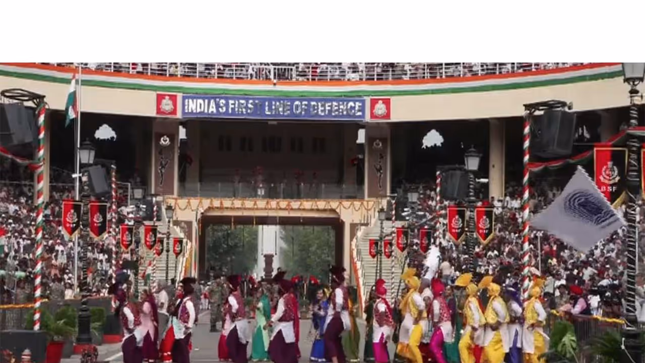 Grand Beating Retreat ceremony at Attari Wagah border marks Independence Day celebrations (Photo/ANI) Grand Beating Retreat ceremony at Attari Wagah border marks Independence Day celebrations (Photo/ANI)