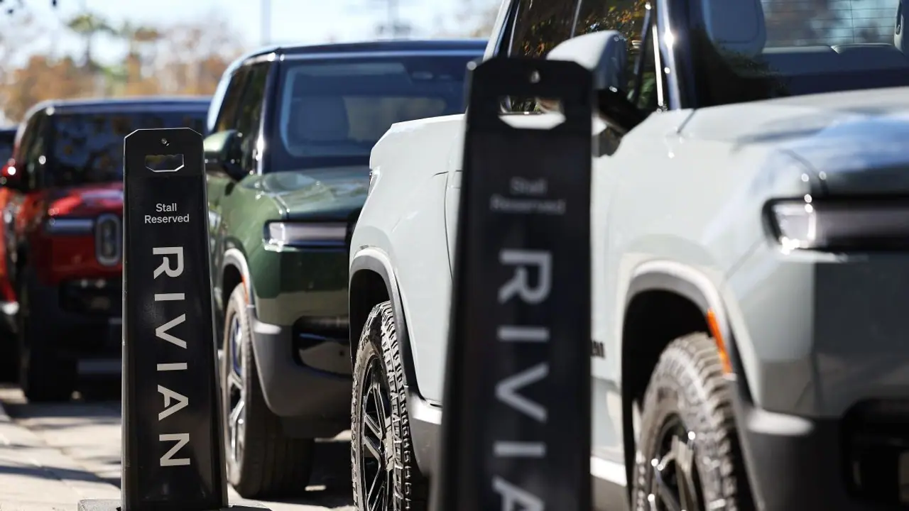 Rivian Stock Defies Trump’s DoE Loan Freeze As Volkswagen JV Tech Reportedly Draws Outside Interest: Retail’s Excited Rivian Stock Defies Trump’s DoE Loan Freeze As Volkswagen JV Tech Reportedly Draws Outside Interest: Retail’s Excited
