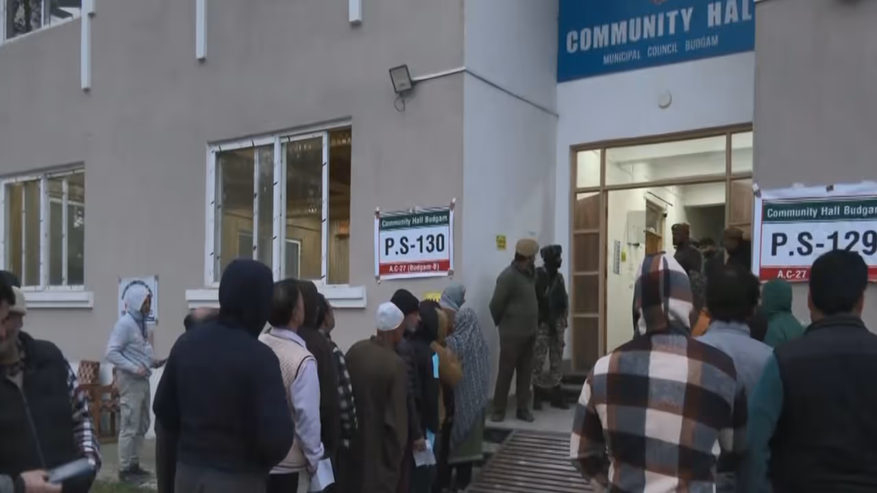 Voting underway in J K's Budgam (Photo/ANI) Voting underway in J K's Budgam (Photo/ANI)