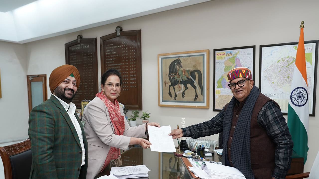 Navjot Kaur Sidhu submits letter to Punjab Governor Gulab Chand Kataria (Photo/@NavjotSidh42212) Navjot Kaur Sidhu submits letter to Punjab Governor Gulab Chand Kataria (Photo/@NavjotSidh42212)