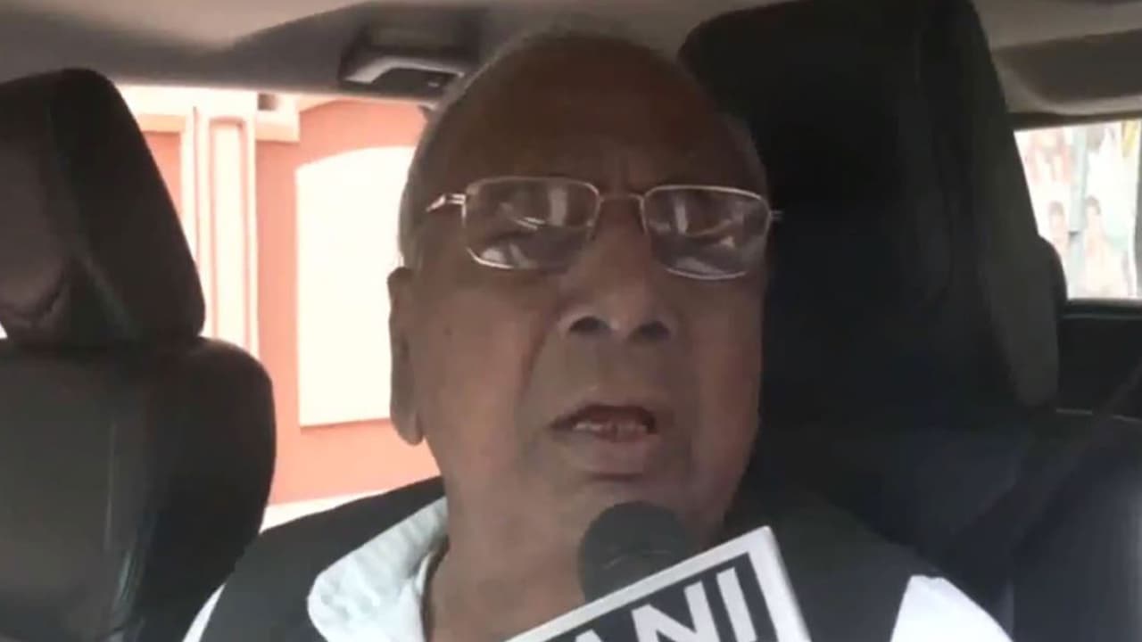 Congress leader V Hanumantha Rao (Photo/ANI) Congress leader V Hanumantha Rao (Photo/ANI)