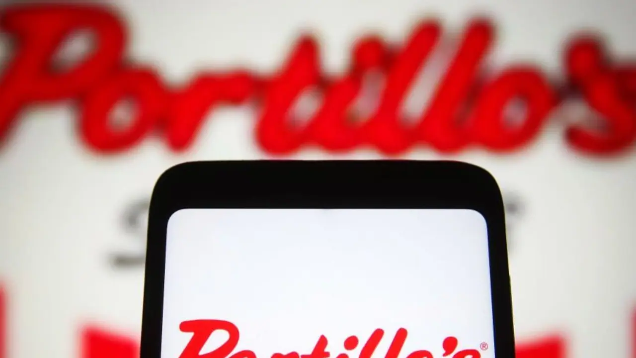 Portillo's Stock Surges On Analyst Upgrade, PT Bump: Retail's Excited