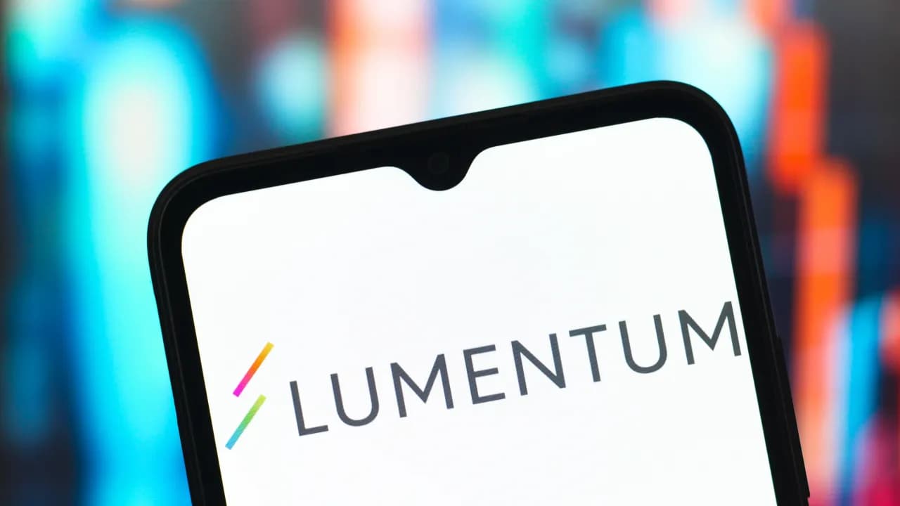 https://stocktwits.com/news articles/markets/equity/lite stock gains then fades after hours as 7 2 b loss overshadows beat/cZoNBhFRJXl https://stocktwits.com/news articles/markets/equity/lite stock gains then fades after hours as 7 2 b loss overshadows beat/cZoNBhFRJXl