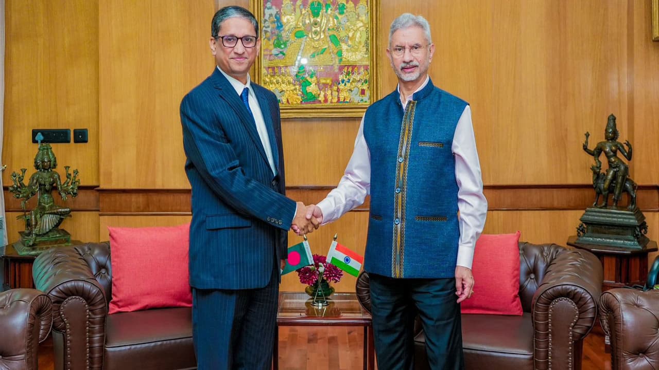 External Affairs Minister S Jaishankar meets Bangladeshi High Commissioner Riaz Hamidullah (Photo/X/@hamidullah_riaz) External Affairs Minister S Jaishankar meets Bangladeshi High Commissioner Riaz Hamidullah (Photo/X/@hamidullah_riaz)