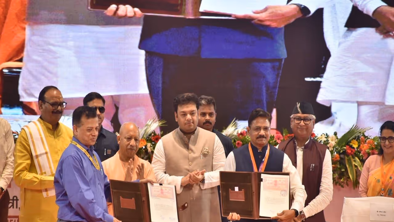 Yogi Government boosts honorarium for 3.54 lakh women cooks to Rs 3,000 (Photo/@thisissanjubjp/X) Yogi Government boosts honorarium for 3.54 lakh women cooks to Rs 3,000 (Photo/@thisissanjubjp/X)