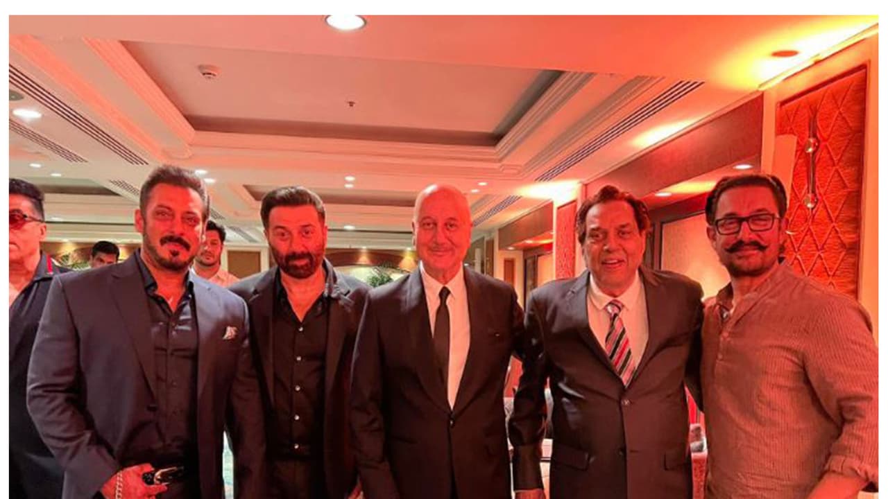 Salman Khan, Sunny Deol, Anupam Kher, Dharmendra, Aamir Khan (Photo: Facebook/@Anupam Kher)