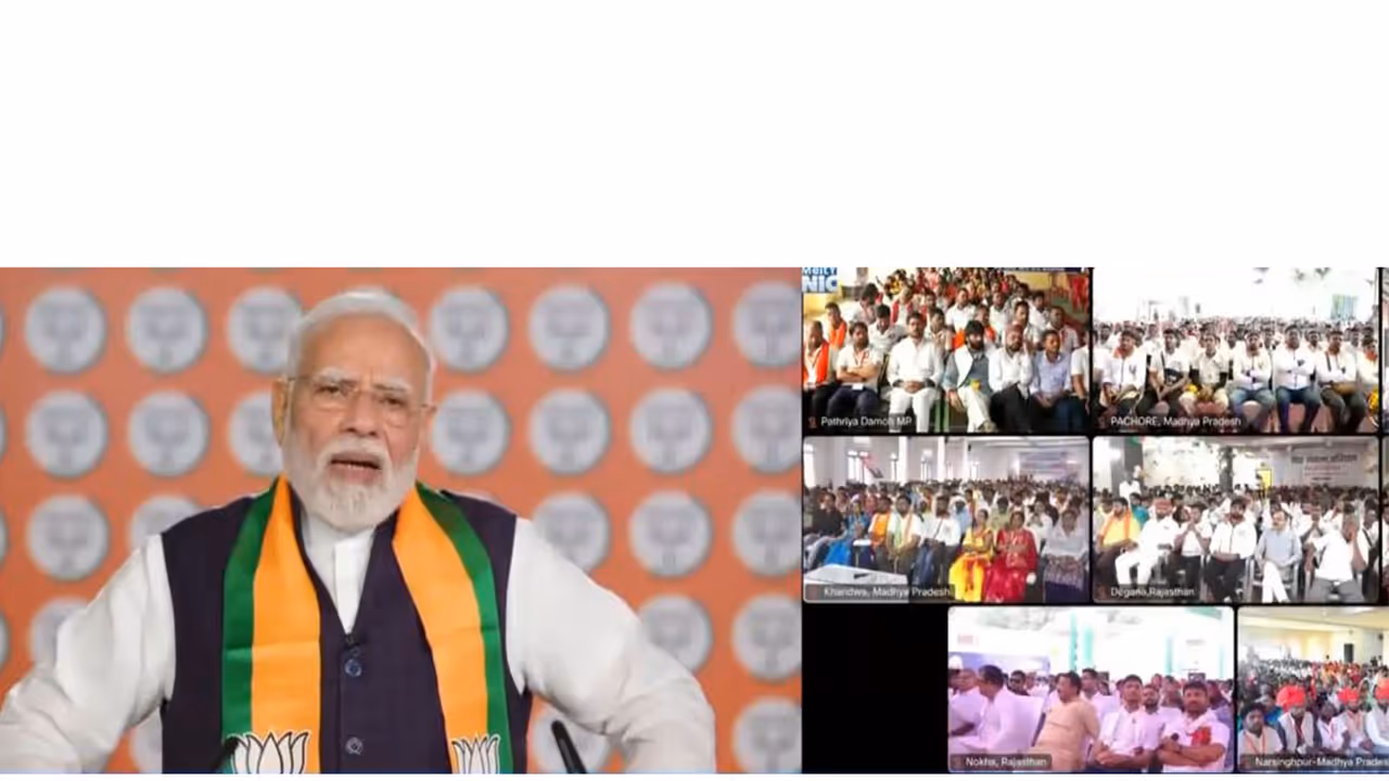 Prime Minister Narendra Modi interacts with Seva Yatris (Photo/ANI DD) Prime Minister Narendra Modi interacts with Seva Yatris (Photo/ANI DD)