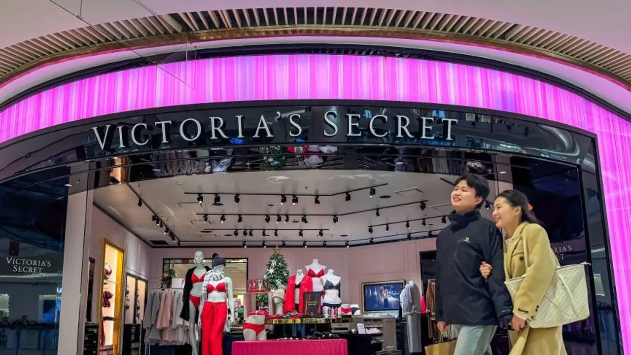 Victoria's Secret Stock Slips On CFO Departure, Narrowed EPS Guidance: Retail’s Cautious Victoria's Secret Stock Slips On CFO Departure, Narrowed EPS Guidance: Retail’s Cautious