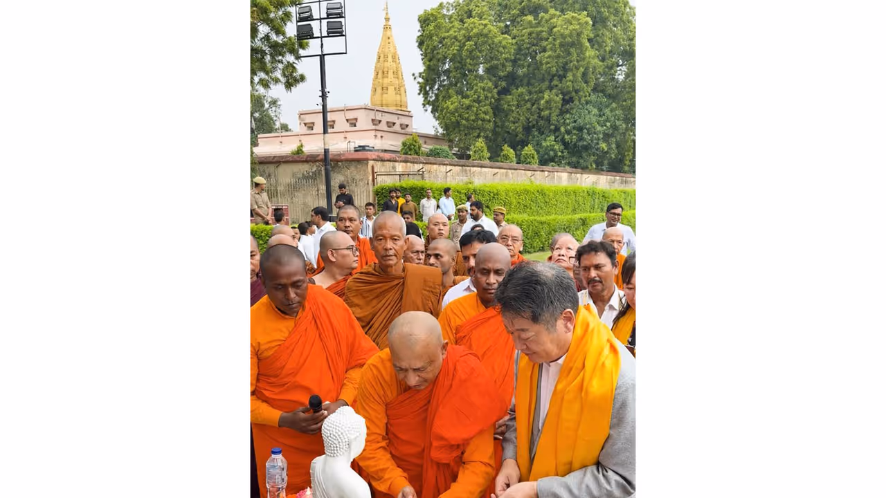 Japanese delegation soaks in Kashi's spiritual splendour (Photo/Varanasi Information Department) Japanese delegation soaks in Kashi's spiritual splendour (Photo/Varanasi Information Department)