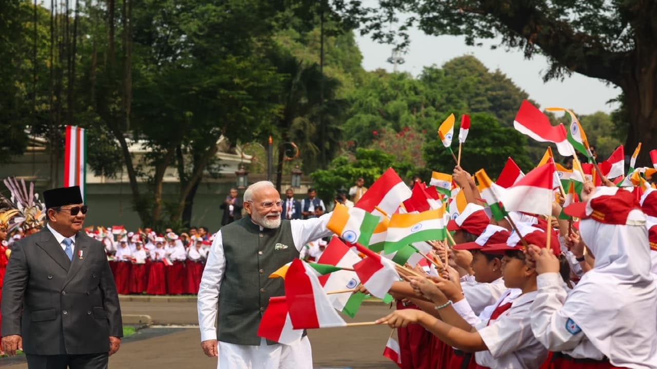 Prime Minister Narendra Modi with Indonesian President Prabowo Subianto (Photo: X@MEAIndia) Prime Minister Narendra Modi with Indonesian President Prabowo Subianto (Photo: X@MEAIndia)