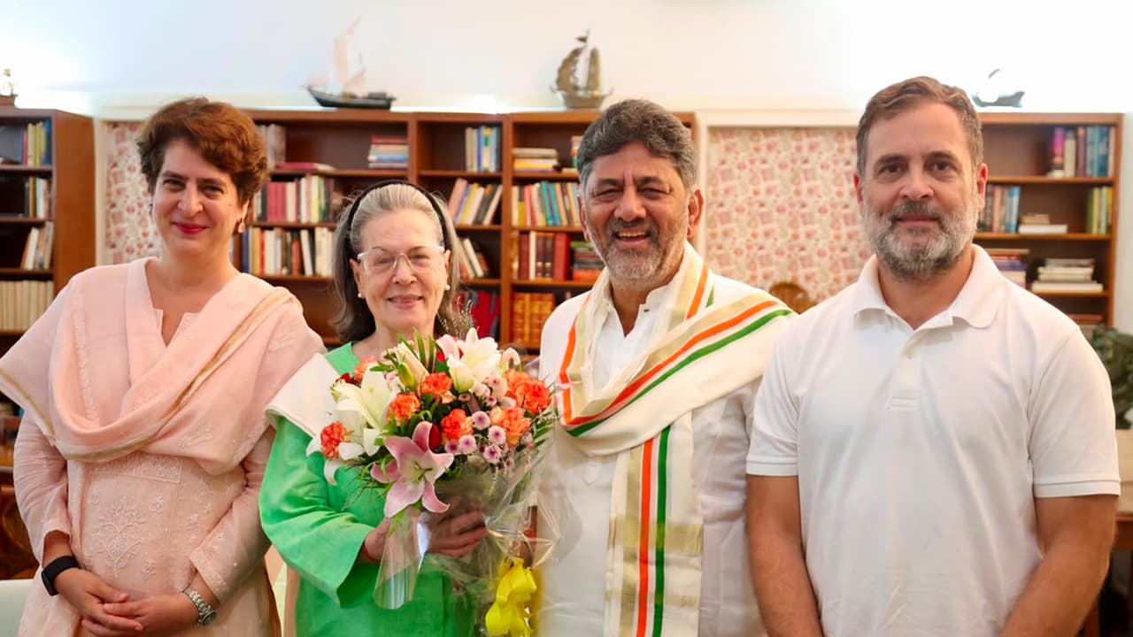 Karnataka CM DK Shivakumar meets LoP Rahul Gandhi, Sonia Gandhi, and Priyanka Gandhi Vadra (Photo/AICC)) Karnataka CM DK Shivakumar meets LoP Rahul Gandhi, Sonia Gandhi, and Priyanka Gandhi Vadra (Photo/AICC))