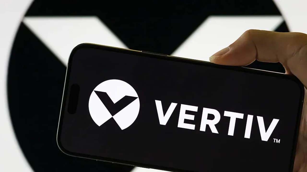 https://stocktwits.com/news articles/markets/equity/vrt stock heads for worst week in 4 years after revenue miss but this analyst still sees 68 upside as ceo defends ai demand/cZNPHMURJc4 https://stocktwits.com/news articles/markets/equity/vrt stock heads for worst week in 4 years after revenue miss but this analyst still sees 68 upside as ceo defends ai demand/cZNPHMURJc4