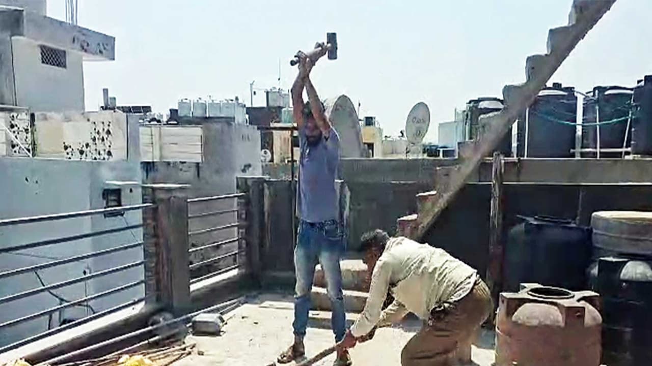 MCD workers demolishing illegal constructions (File Photo/ANI) MCD workers demolishing illegal constructions (File Photo/ANI)