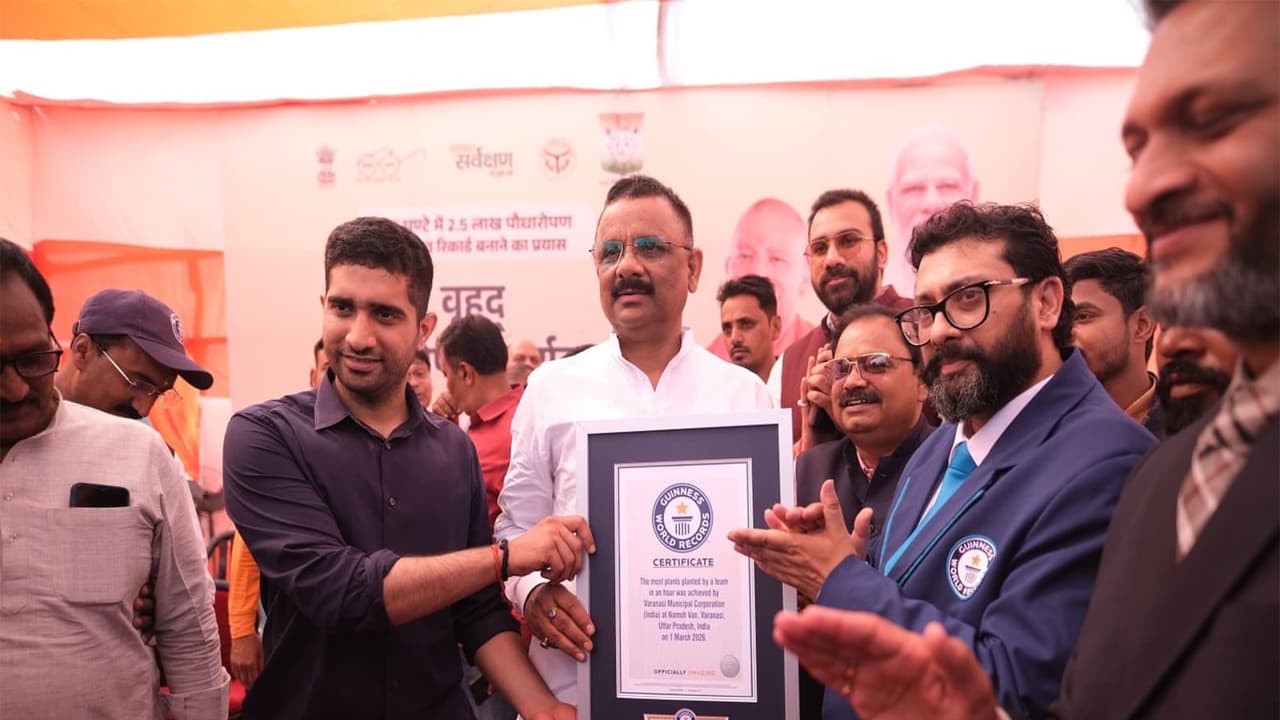 Varanasi Mayor Ashok Kumar Tiwari (Photo/@CommissionerVNS) Varanasi Mayor Ashok Kumar Tiwari (Photo/@CommissionerVNS)